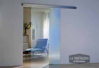 Vidre Laminat 4+4 Transparent  /  Guia SV-A60 amb tapa  /  Tirador forma H de 40cm
